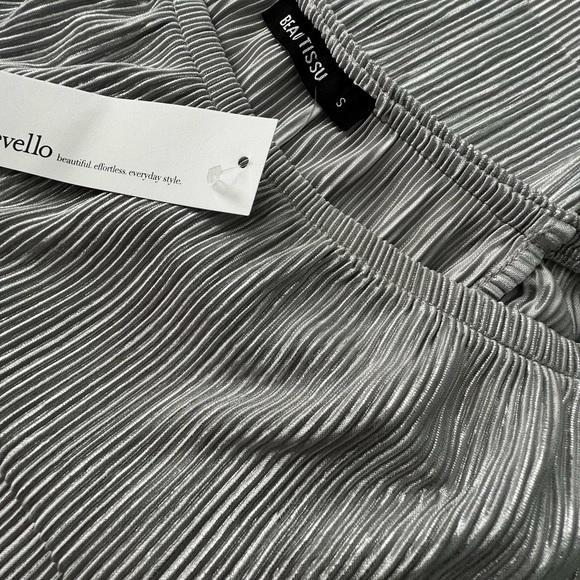 Beau Tissu off shoulder top NWT - Picture 8 of 10